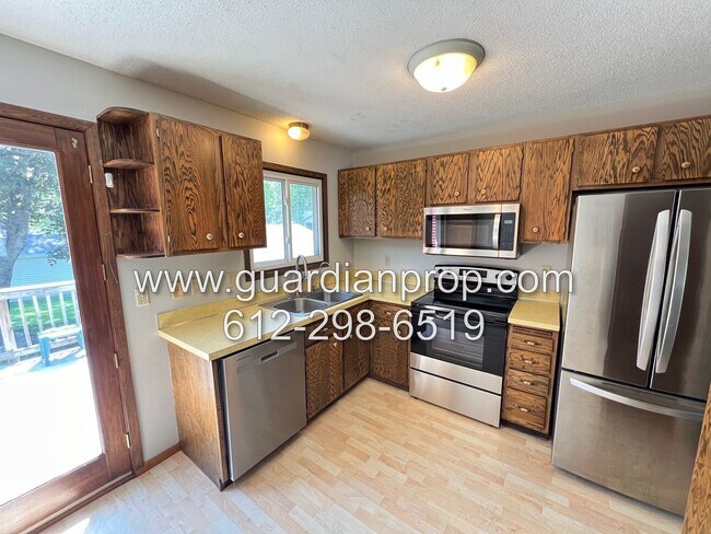 Building Photo - Woodbury House on Corner Lot Available Now...