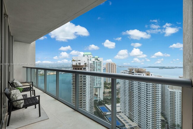 Foto del edificio - 475 Brickell Ave