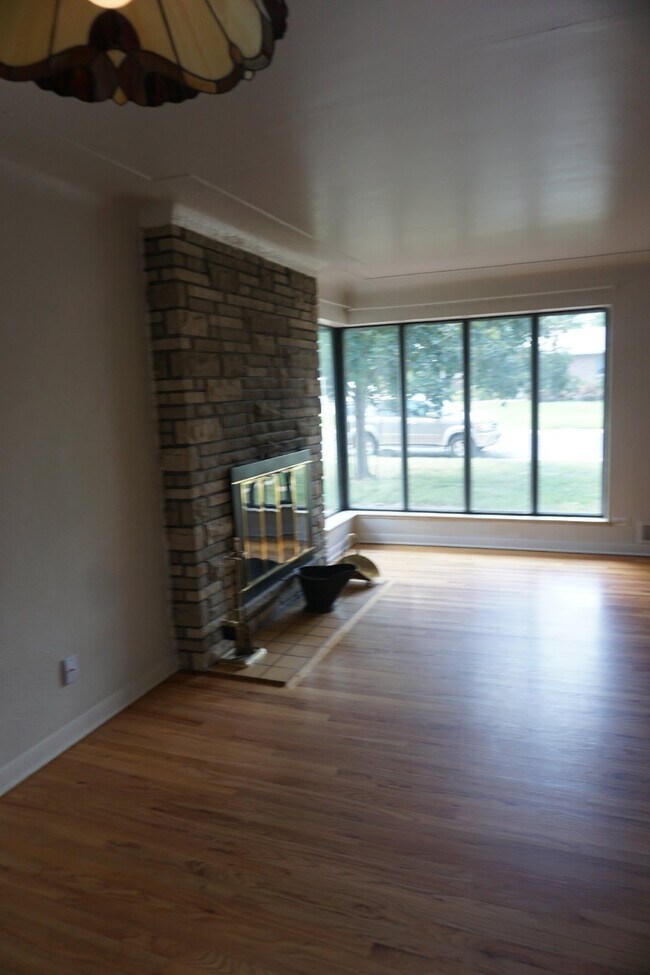 Building Photo - Super Location in Lakewood!!