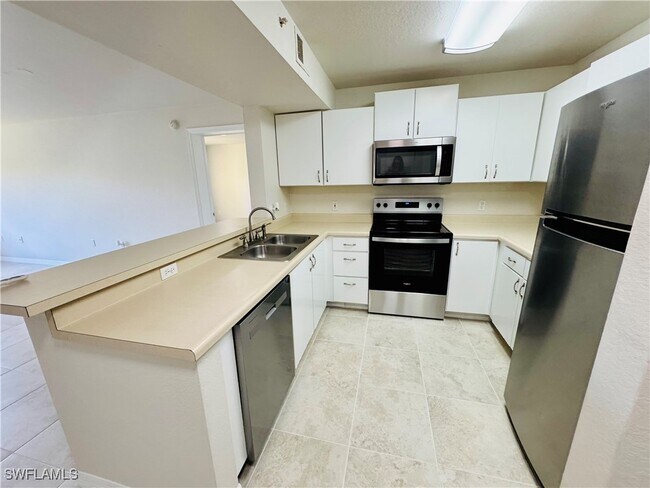 Building Photo - 8304 Key Royal Cir