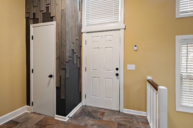 Photo - 27 Park Crest Pl Townhome