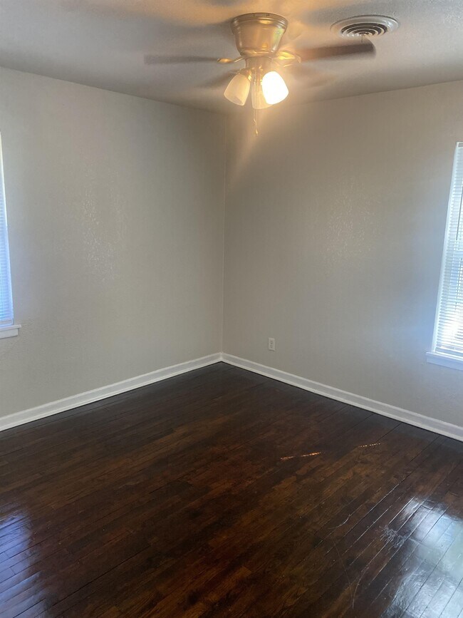 Foto del edificio - 119 Cox Dr