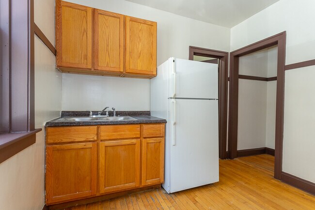 Building Photo - 2436 N Leclaire Ave