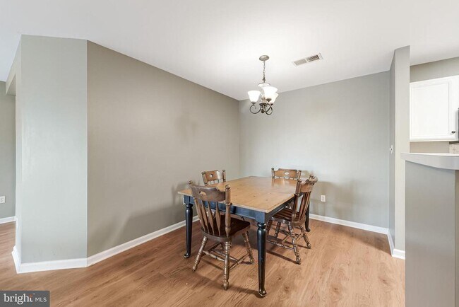 Building Photo - 8091 Lacy Dr