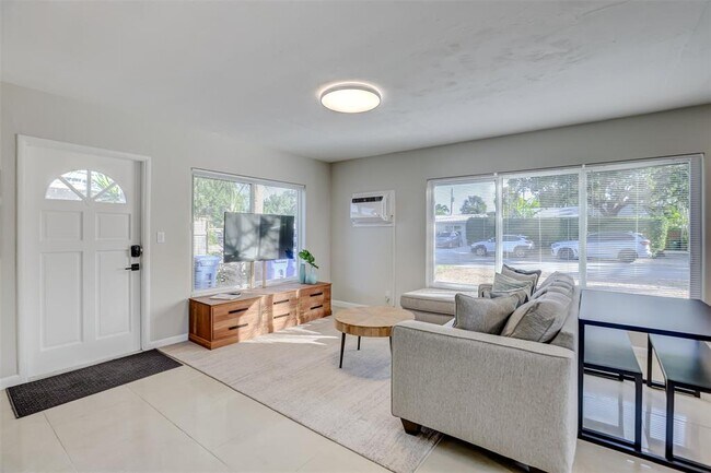 Foto del edificio - 1005 NE 17th Ct