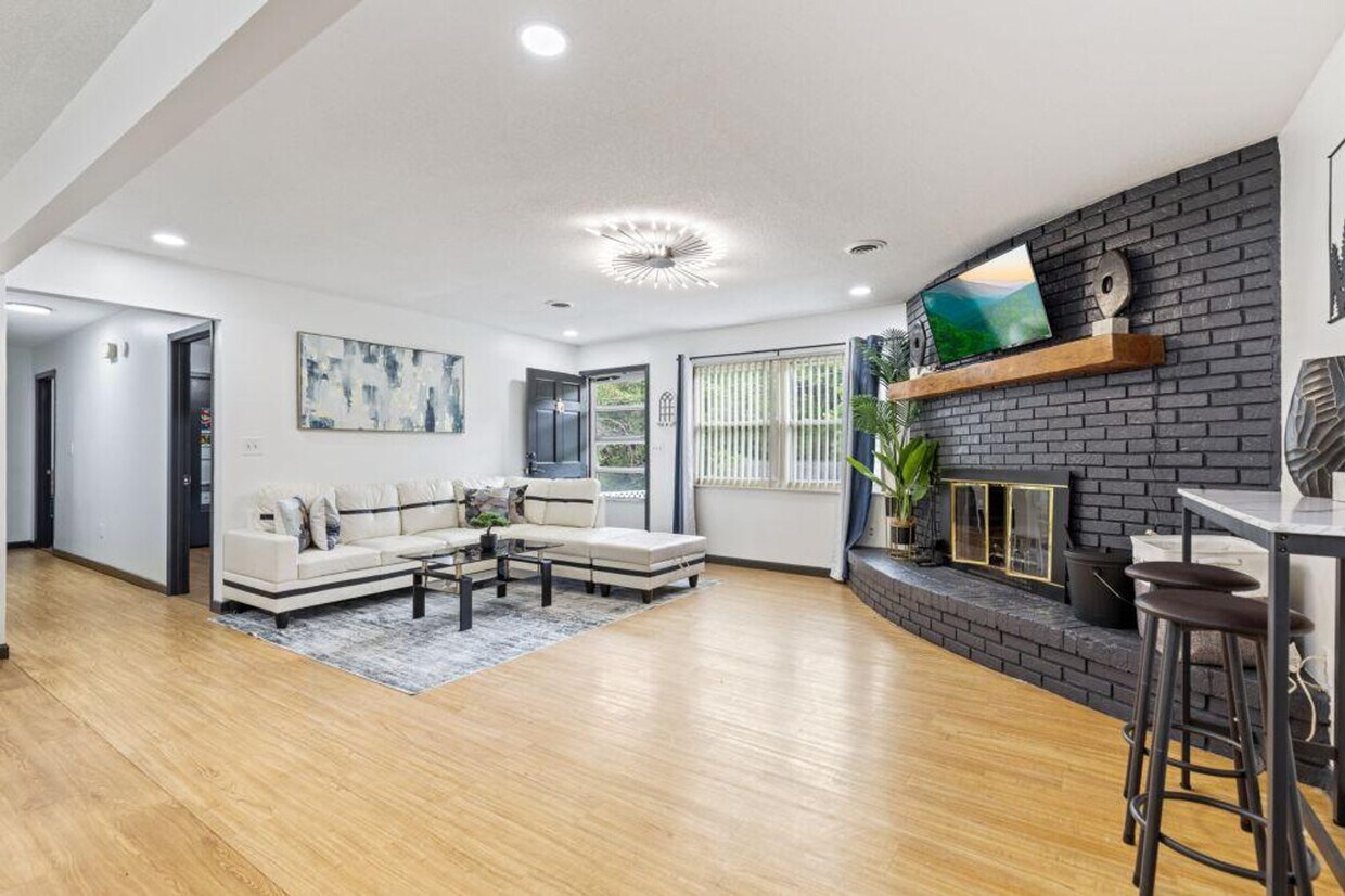 Foto principal - 400 Allensville Rd