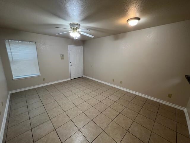 Foto del edificio - 3006 E Stewart St