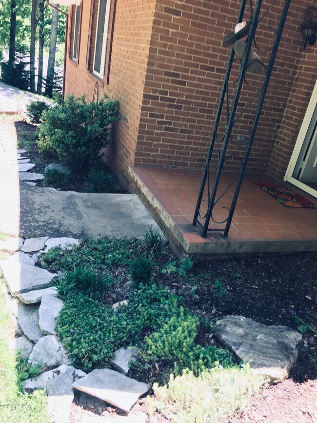 Foto del edificio - 357 Kalmia Ln