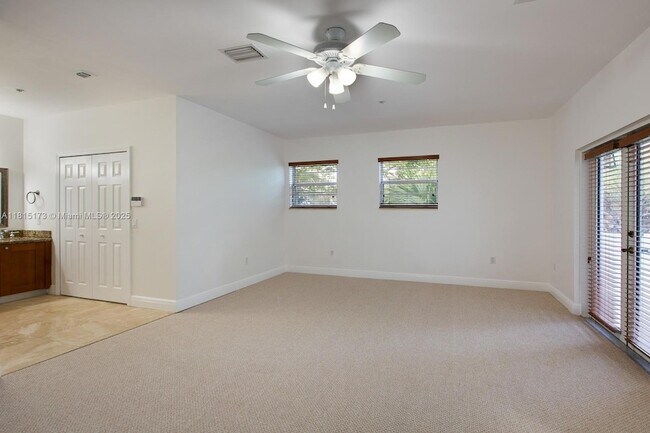 Building Photo - 2913 SW 30th Ct