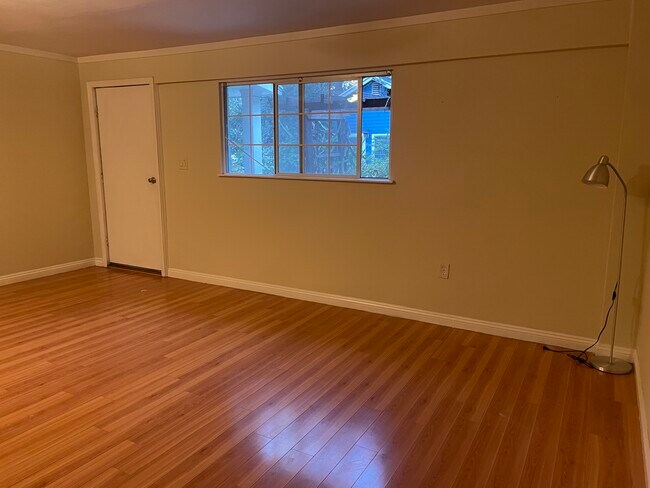 Foto del edificio - 13012 McKinley Ave