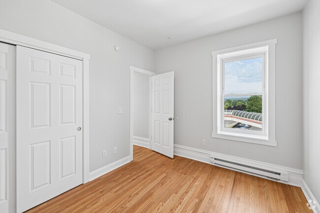1BR, 1BA - 1,000SF - Bedroom - 3 State St