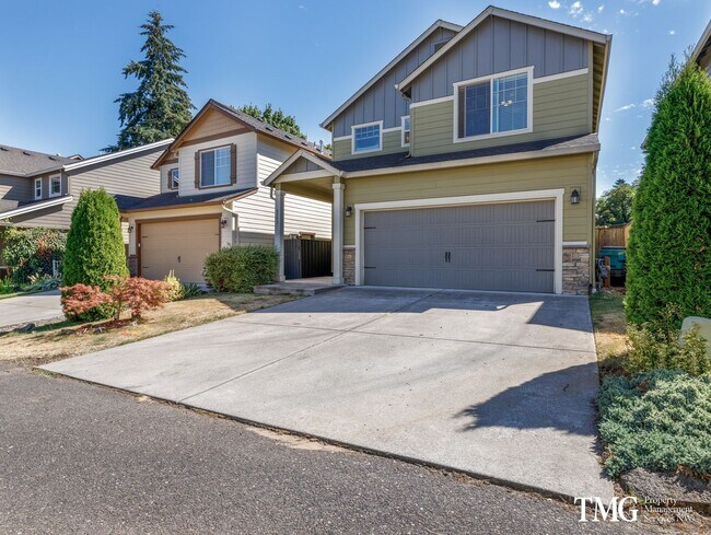 Building Photo - 3 Bedroom, 2.5 Bath Home with Open Layout,...