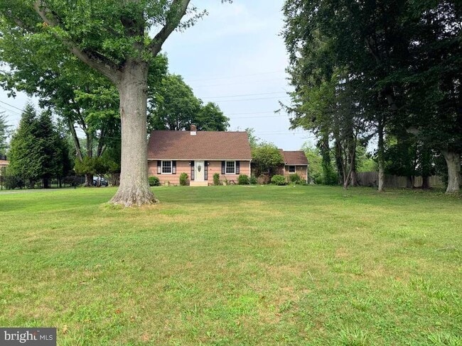 Building Photo - 580 Village Rd W