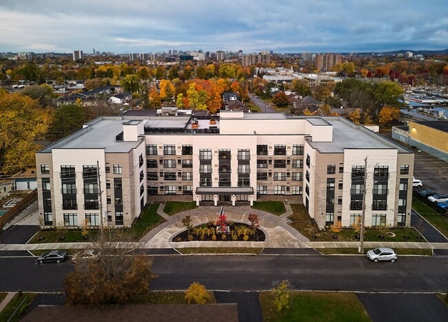 Building Photo - Center Park