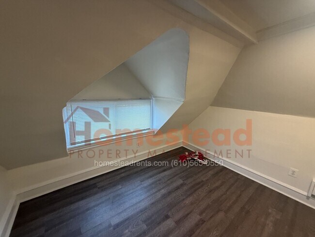 Foto del edificio - 5 BEDROOM HOME FOR RENT IN EAST LANSDOWNE