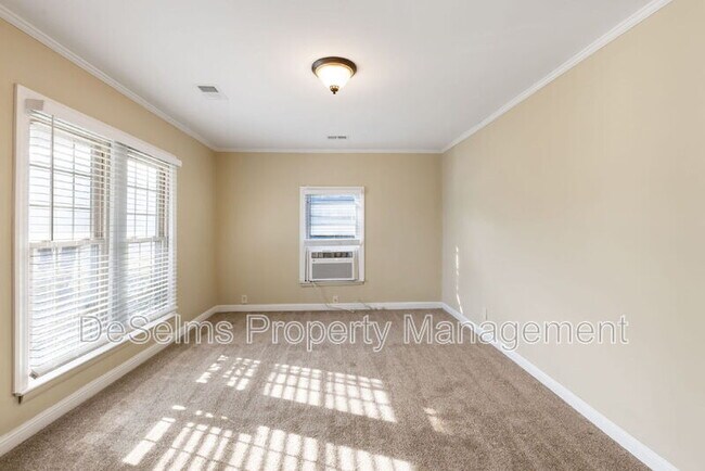 Foto del edificio - 922 Wedgewood Ave