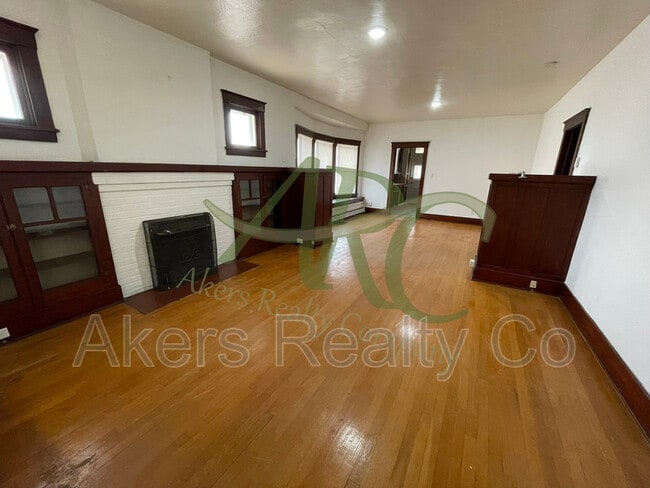 Building Photo - 1124 Lake Ave