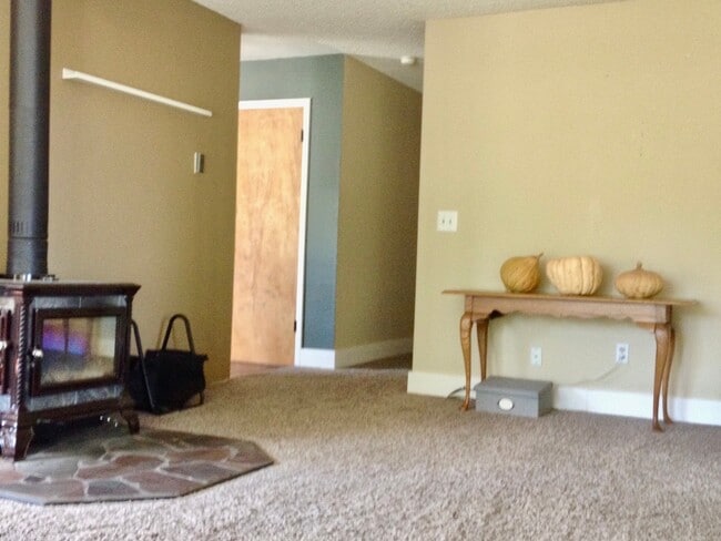 Building Photo - 132 Vine Maple Loop