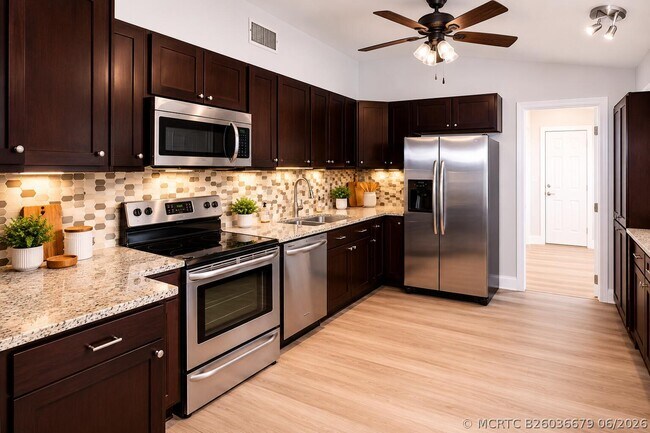 Foto del edificio - 1512 SW 24th St
