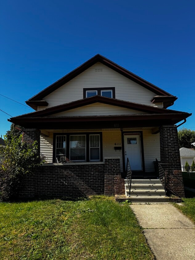 Primary Photo - 611 N Palm St