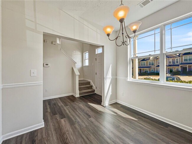 Foto del edificio - 6303 Ellenwood Dr