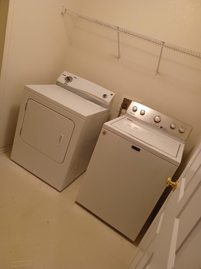 Building Photo - 10606 E 96th Plz