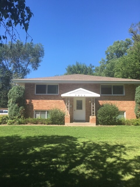 Building Photo - 8806 Old Cedar Ave S