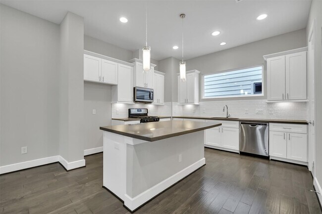 Foto del edificio - 2623 Hutchins St