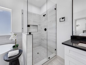 Building Photo - 2410 Vaughn St