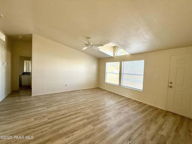 Building Photo - 2125 Jean Rd
