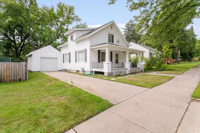Building Photo - 552 1st Ct