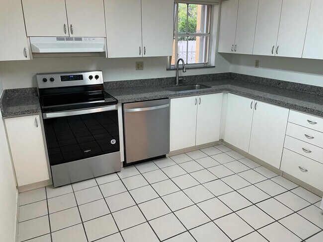 Foto del edificio - 475 NW 85th Ct