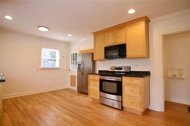 Building Photo - 1482 Dresden Dr NE
