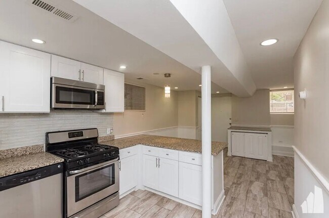 Foto del edificio - 1538 N Maplewood Ave