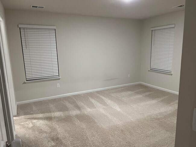 Building Photo - 195 Saber Dr