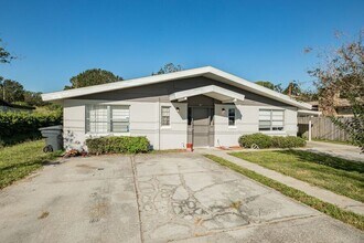 Building Photo - 907 Lake Jessie Dr