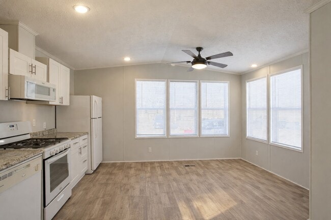 Building Photo - 52150 Lexington Ln