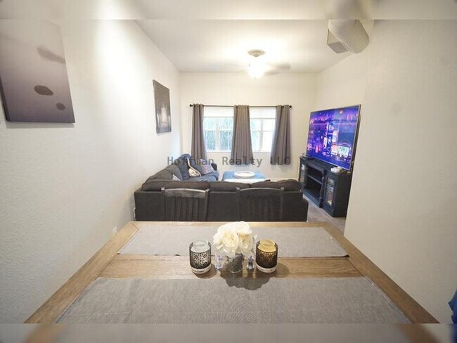 Foto del edificio - Experience the SoHo Lifestyle in the Heart...