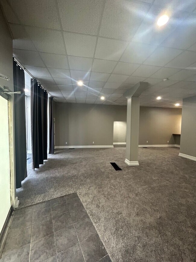 Foto del edificio - Two Bedroom, Two & Half Baths in Downtown