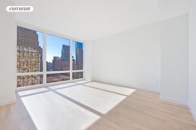 Building Photo - 252 W 46th St