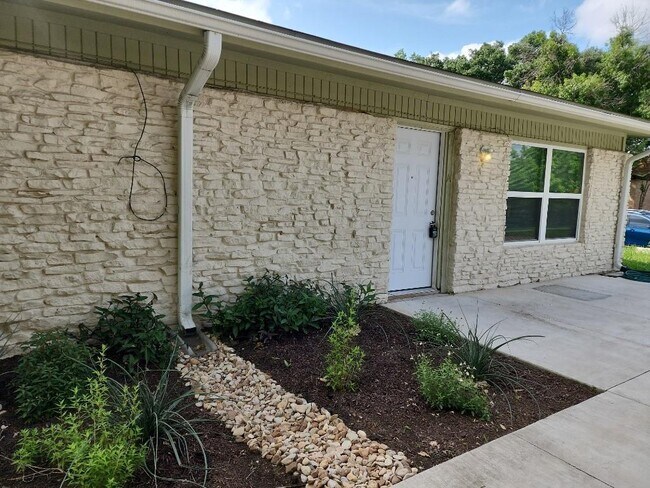 Foto del edificio - 1503 Braes Ridge Dr