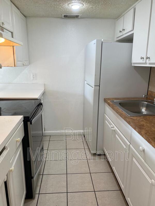 Foto del edificio - 1833 Blossom Terrace