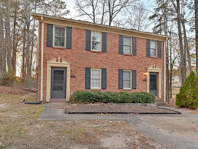 Foto del edificio - 123 Curtis Rd