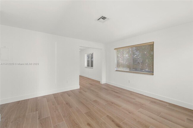 Foto del edificio - 35 NW 49th Ave