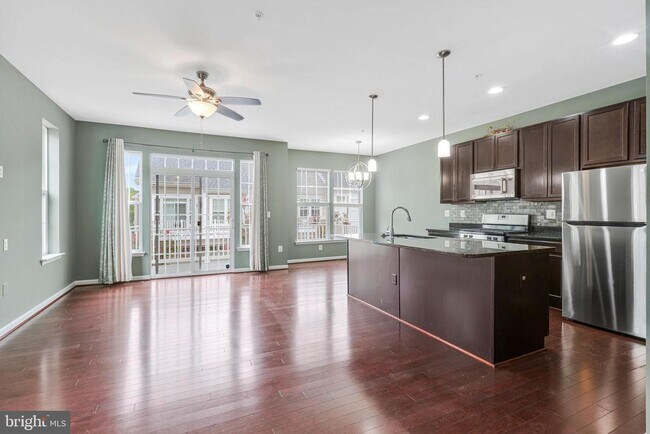 Foto del edificio - 59 Steeplechase Dr