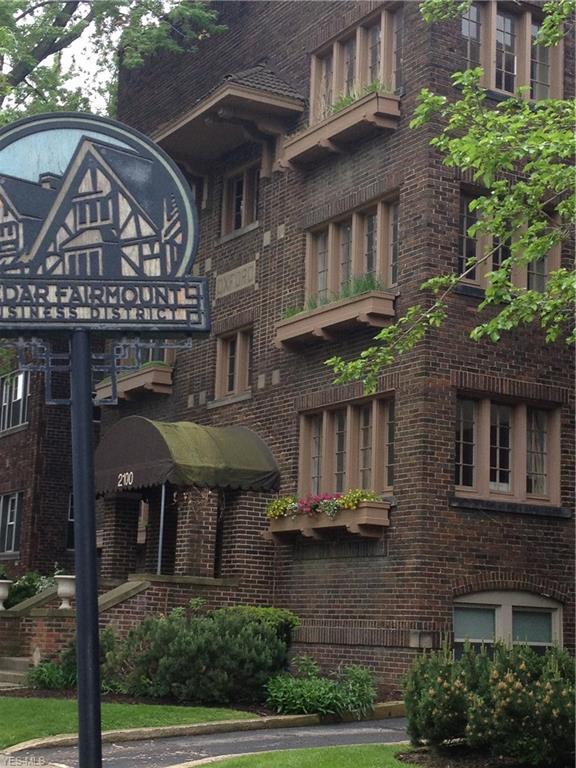 Building Photo - 2096 Surrey Rd