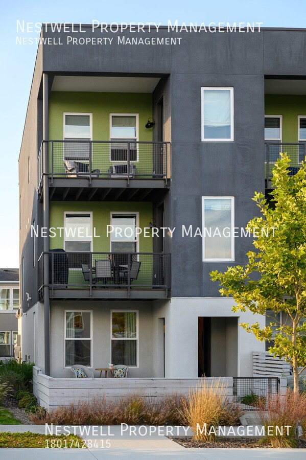 Building Photo - Newer 4-bed Townhome in South Jordan