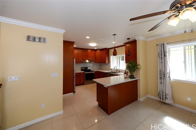 Building Photo - 1517 Palolo Ave