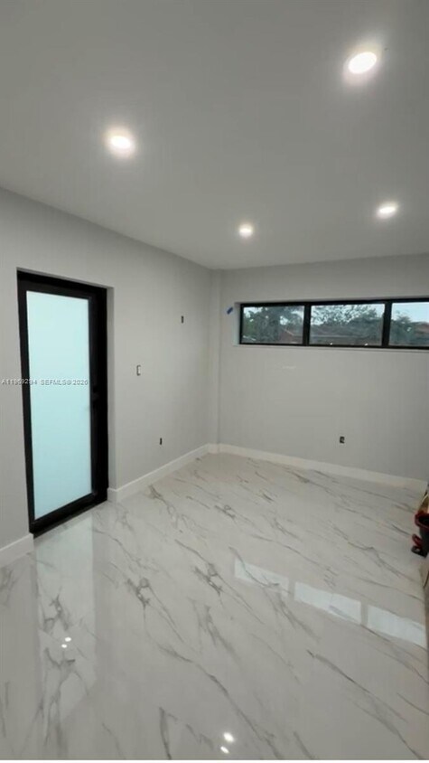 Foto del edificio - 1085 NW 191st St