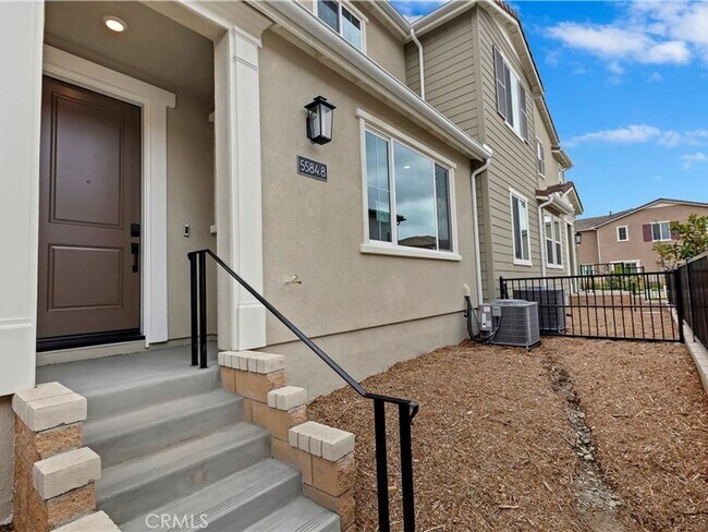 Foto del edificio - Beautiful brand new 3 Bedroom Townhome in ...